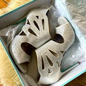 Betsey Johnson Blue Nola 10